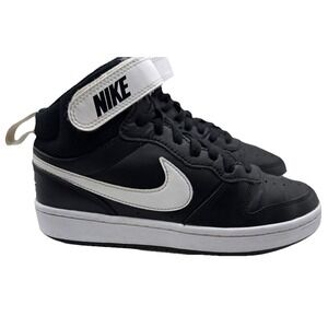 NIKE COURT BOROUGH MID TRAINERS  SIZE 5Y BLACK WHITE